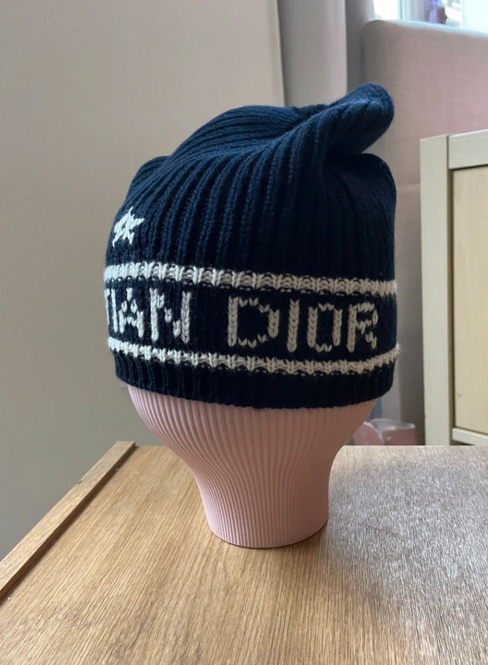 Dior Copricapi, berretti & cappellini: Authentique Bonnet DIOR Neuf D-white – Nuovo e nell'imballaggio originale da Carouge GE venduto da loveluxury 2