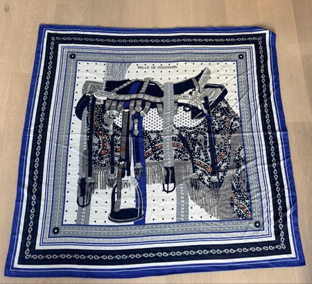 Foulard Selle de Dignitaire en soie 130x130cm bon état