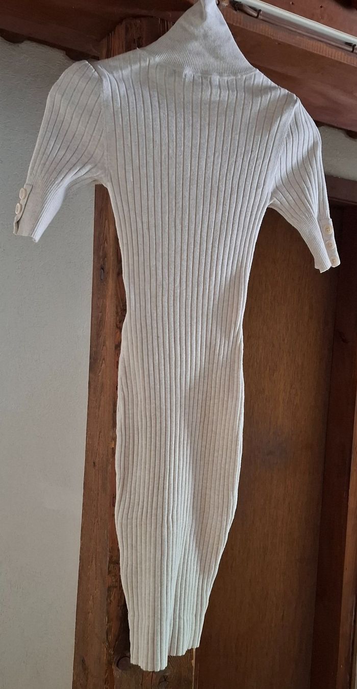 Vestiti: geripptes enges Kleid beige – Usato da st.gallen venduto da mona3 1