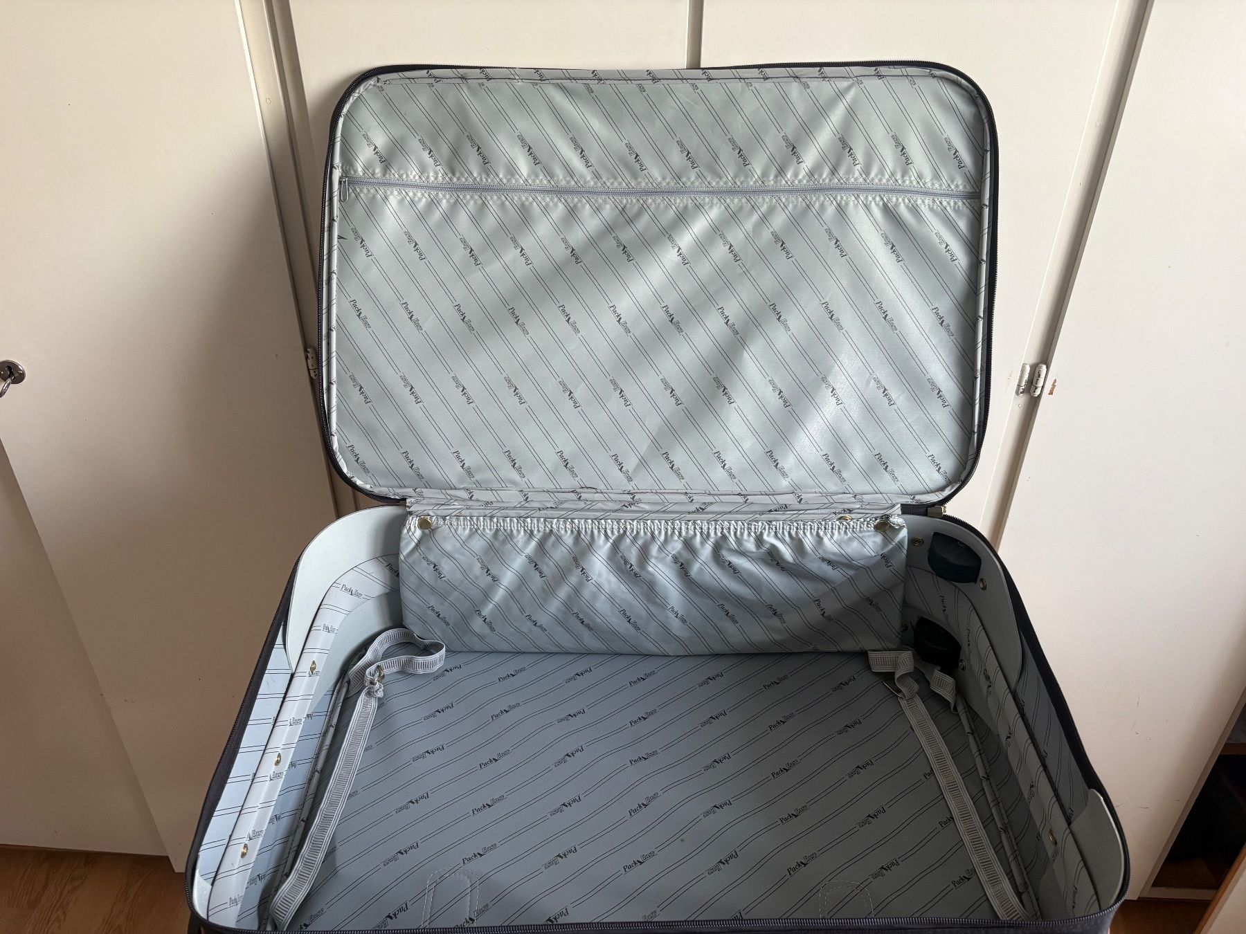 Reisekoffer: Rollkoffer schwarz braun – Gebraucht aus Frick von Rukki 1