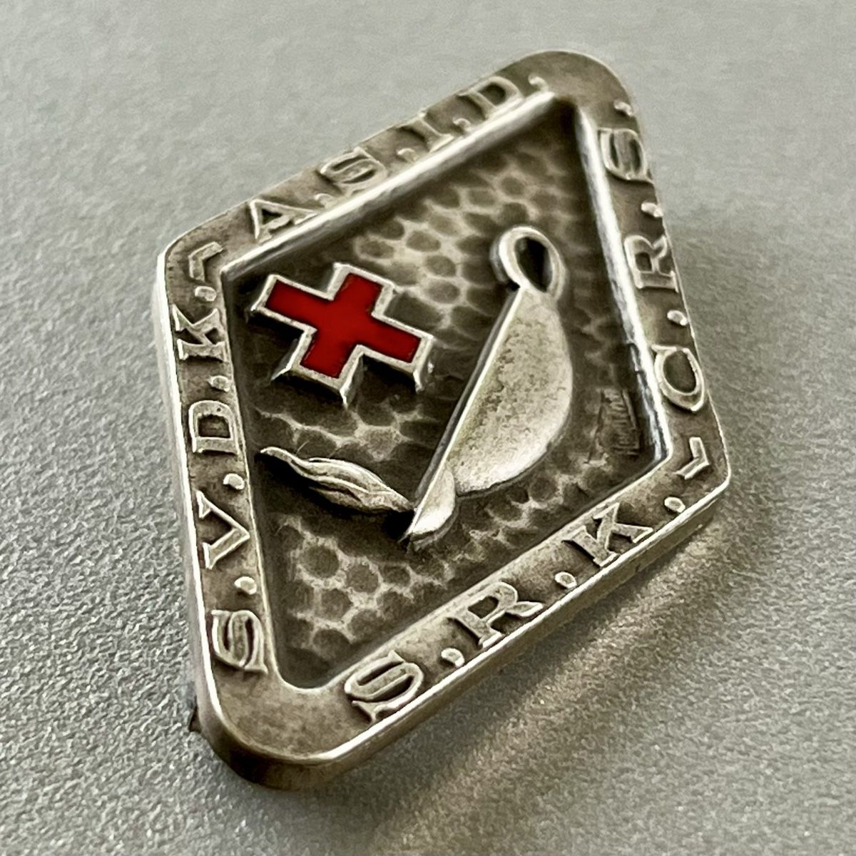Swiss Placchette & Badge: Insigne de la Croix-Rouge Suisse – Usato da Vuisternens-devant-Romont venduto da ribouldog 4