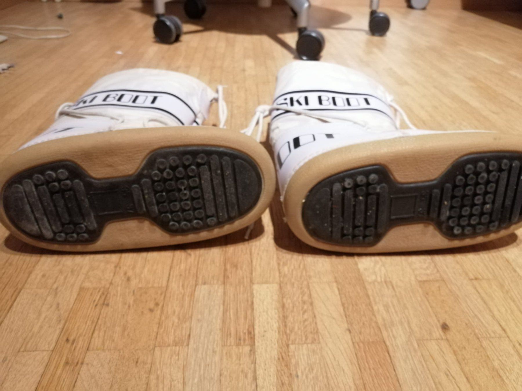 Herrenschuhe: Ski Boots blanches, 35-37 en bon état. – Gebraucht aus Genève von tremmetri 4