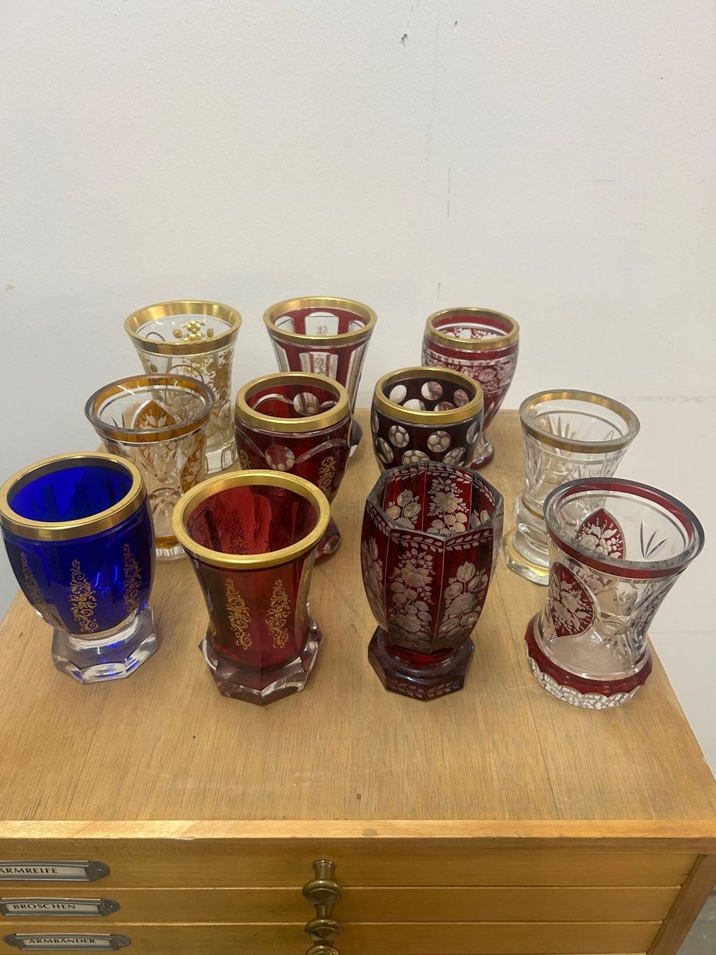 Verres: 11 böhmische Ranftgläser Taubenglas eher neuere Arbeit – D'occasion à Zürich par Levelart