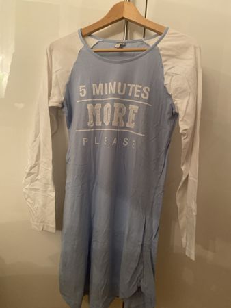 Langes Pijama - "5 Minutes More Please"