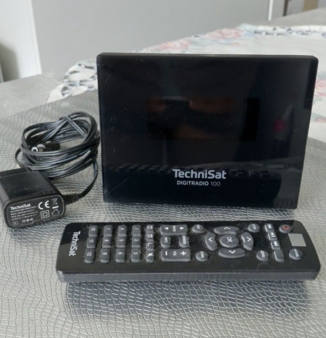 Technisat Lettore multimediale & Streamer: Techisat digitradio 100 digitalradio blutood DAB+ – Usato da Trimbach venduto da SABO-61 1