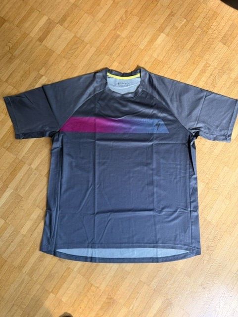 Specialized T-shirt: 3 Specialized Shirts Neu - XXL – Nuovo (secondo la descrizione) da Dübendorf venduto da kerstinbrisbane 2