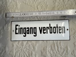 Antikes Emailschild „Eingang verboten“