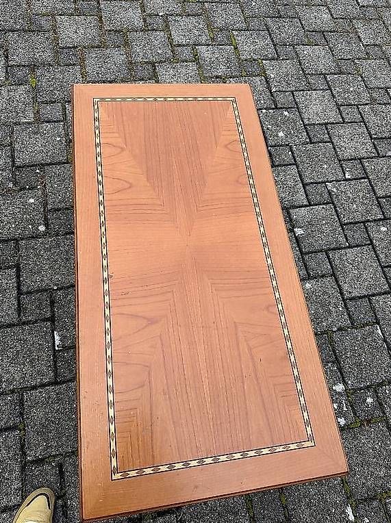 Tische: Länglicher Couchtisch mit Intarsien 3-Teiliges Set – Gebraucht aus Römerswil LU von SieglEnterprise 1