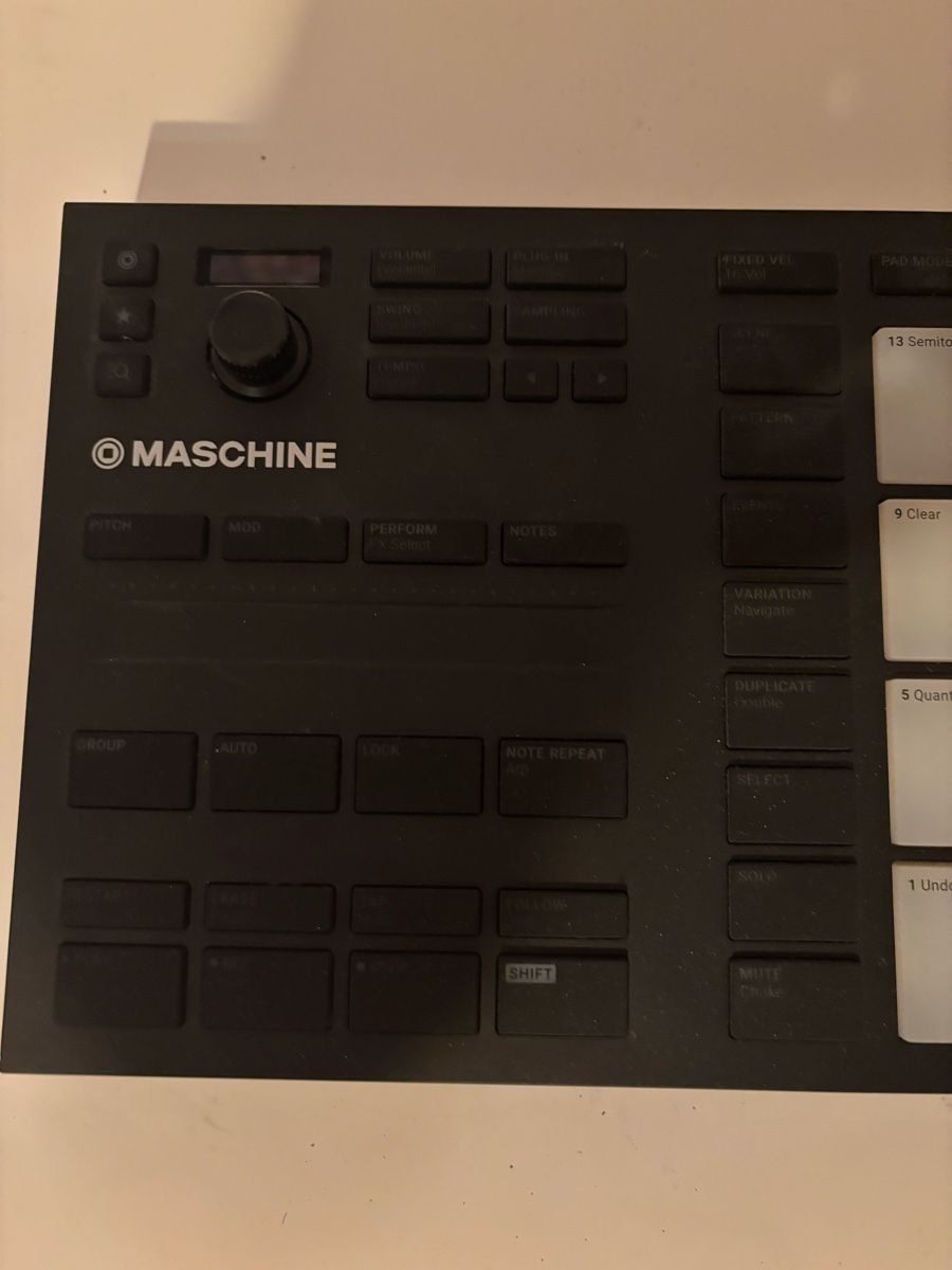 Musikinstrumente: Native Instruments Maschine MK3 Sampler Controller Top! – Gebraucht aus Bern von  1