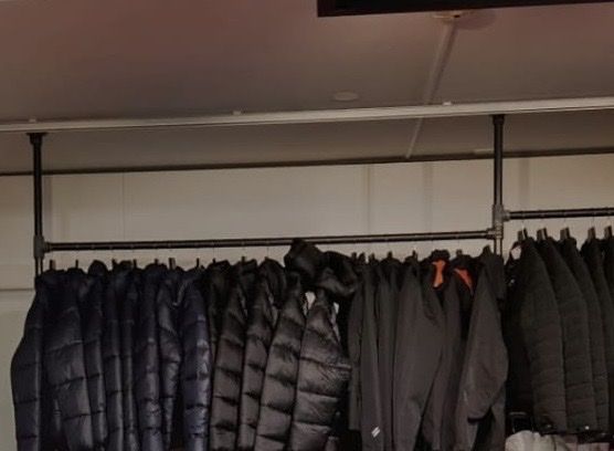 Sonstige Dekorationen & Accessoires: Kleiderständer aus Rohren sehr stabil – Gebraucht aus Interlaken von Skandalpreis 1
