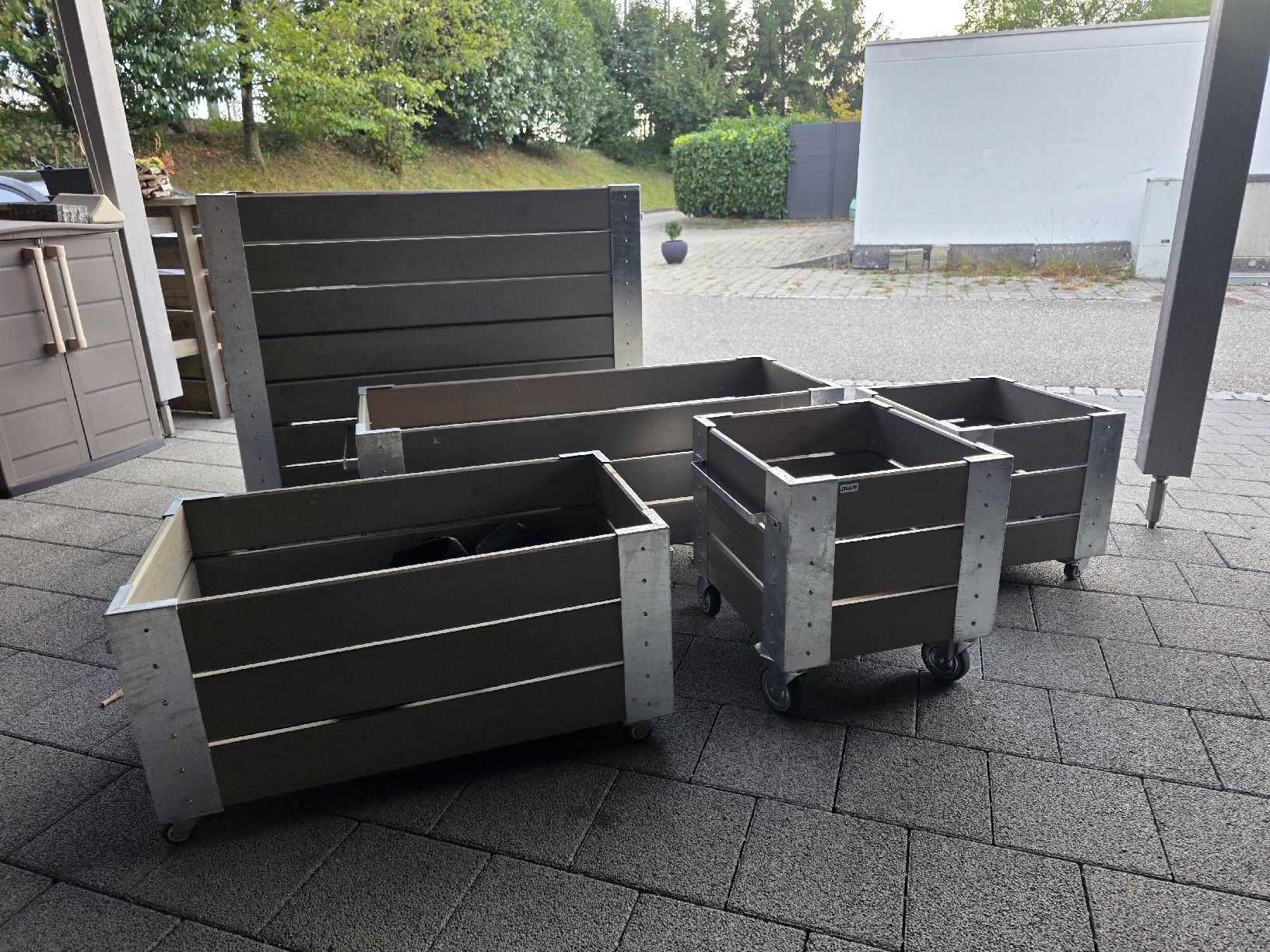 Vasi per fiori: 5 Stk Blumentrog Blumenbeet Hochbeet mit Rollen. – Usato da Oensingen venduto da Adrian5224 6
