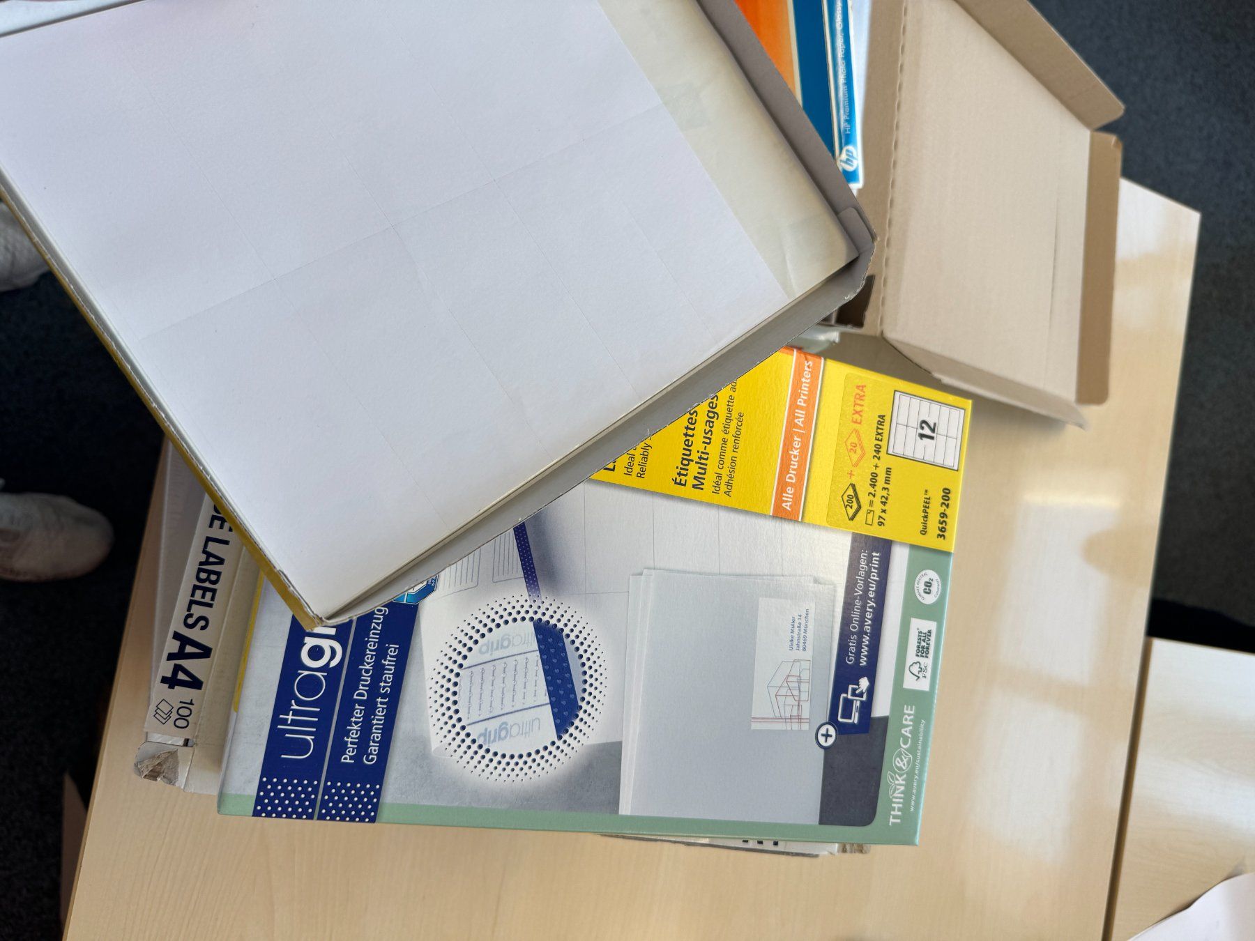 Papier: verschiedene Büroartikel – D'occasion à Widnau par BenkeGmbH 3