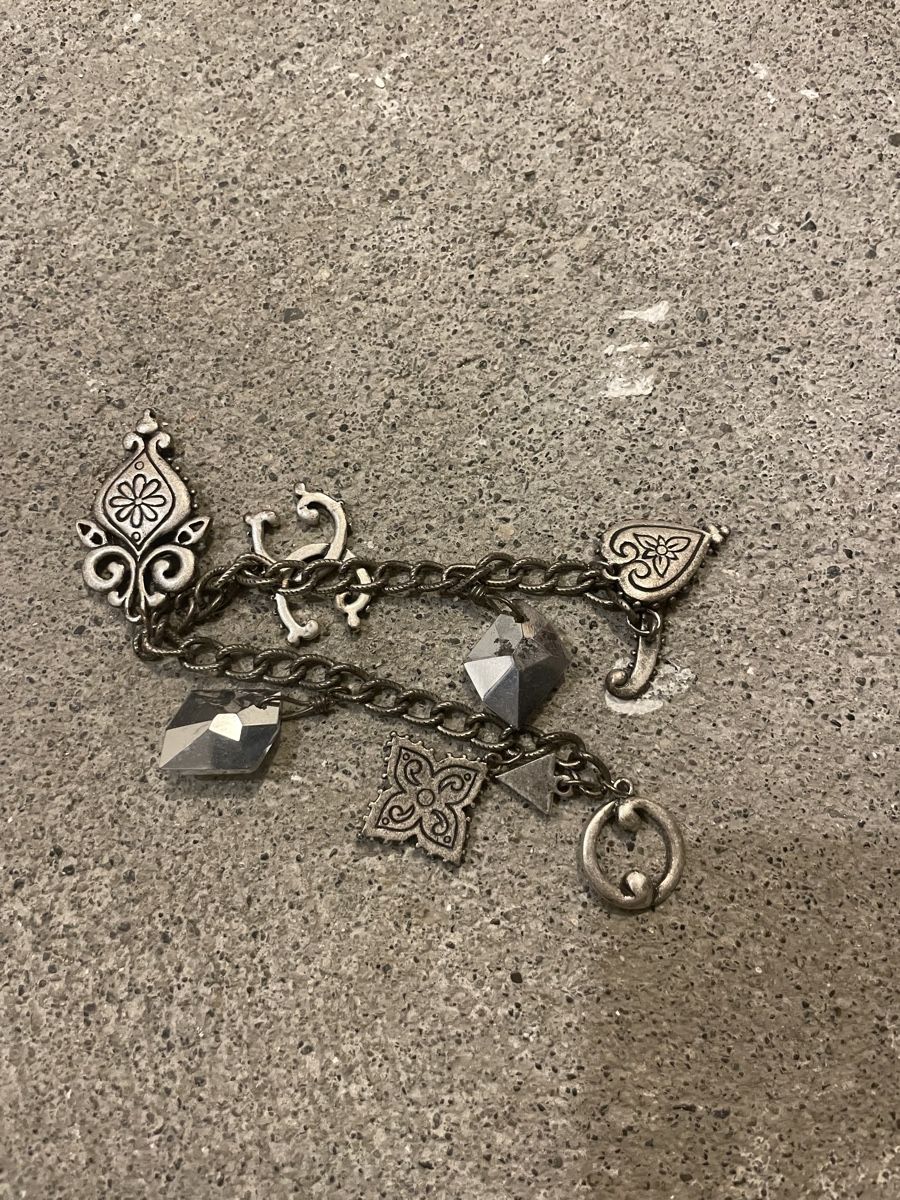 Guess Bracciali & Braccialetti: Guess charm bracelet – Usato da Yverdon-les-Bains venduto da pen_bbz8
