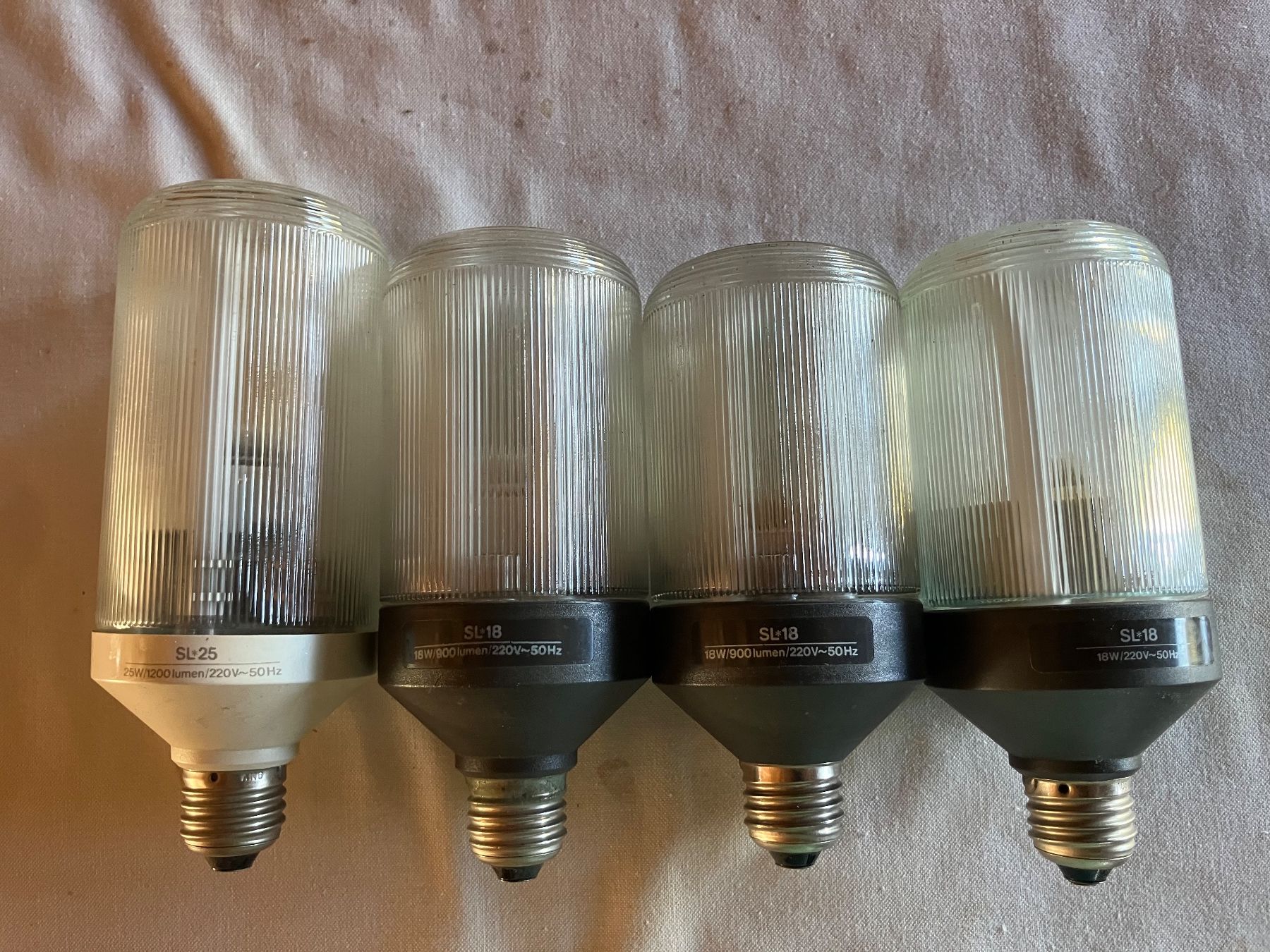Lampade: Energiesparlampen der ersten Generation – Usato da Mont Tramelan venduto da Oktober1958