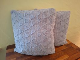 Conforama; 2 Stk. graue Zierkissen / Sofakissen 45x45cm