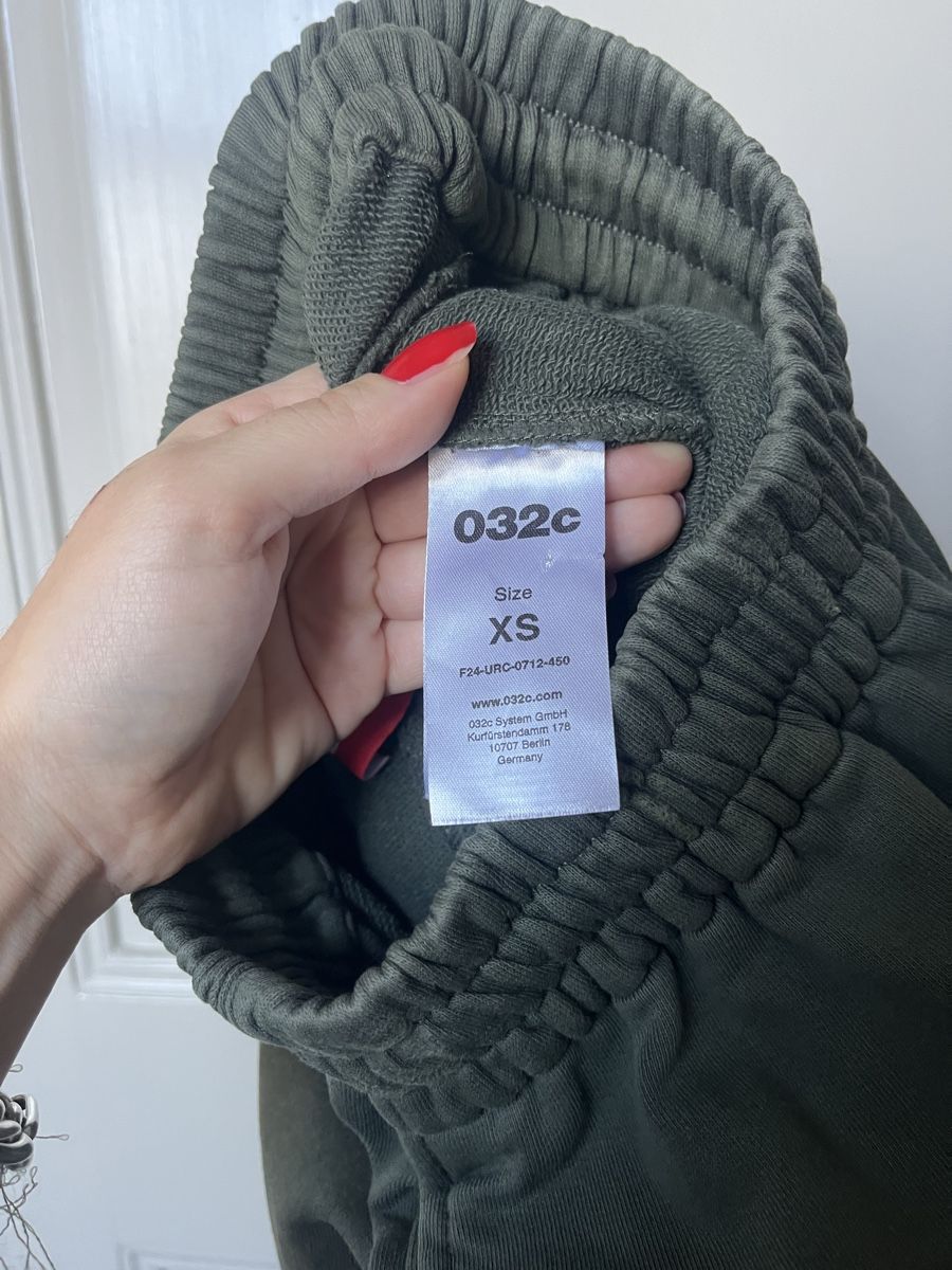 Pantaloni: 032C SPLICED SOFT JOGGER - Jogginghose - oliv Gr.XS – Usato da Basel venduto da arminafera 4