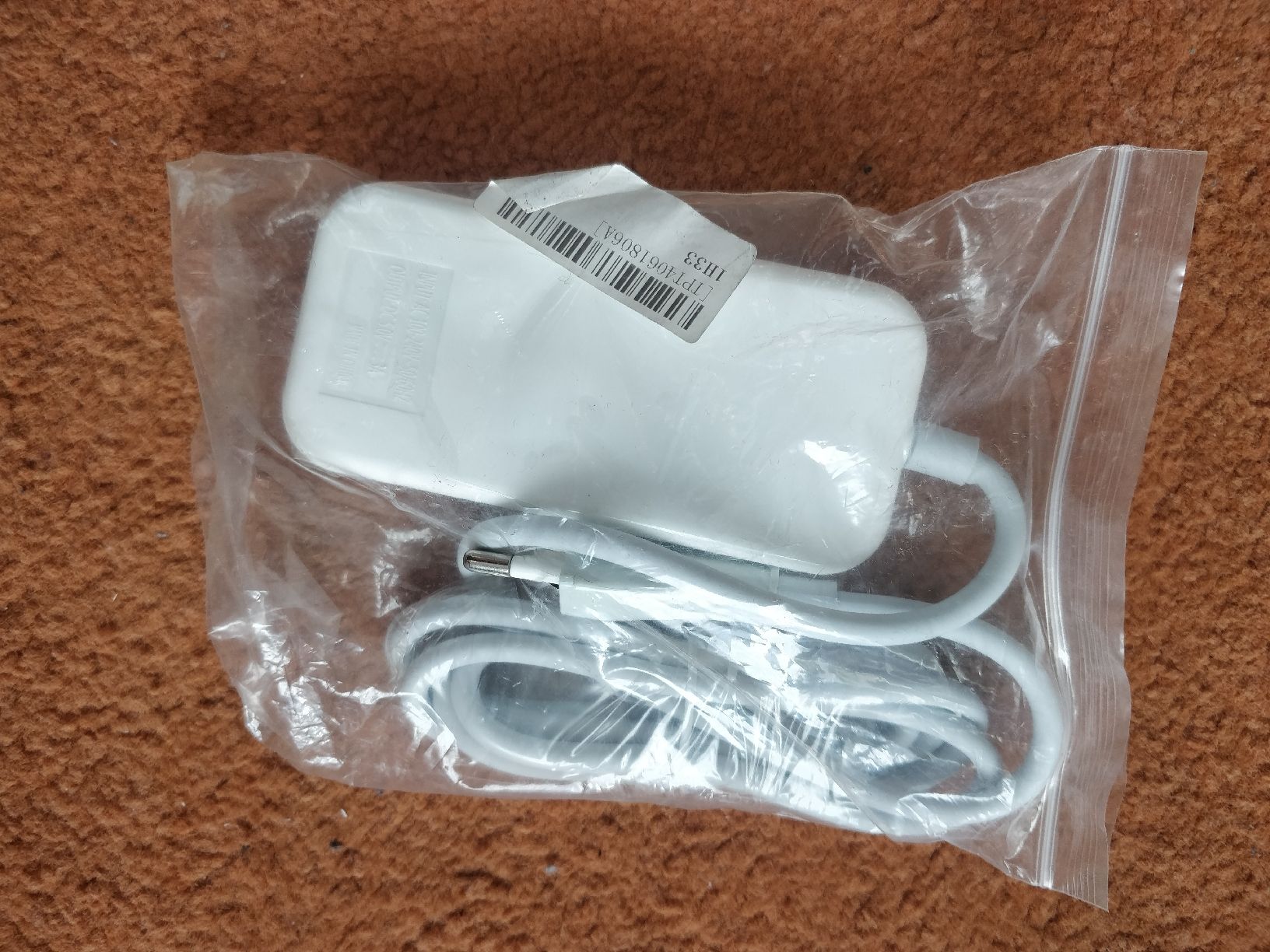 Caricabatterie: USB Ladegerät charger mit 4 Anschlüssen  – Nuovo (secondo la descrizione) da Flawil venduto da rcnkr 2
