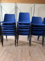 Lot de 40 chaises bleues empilables – métal/plastique