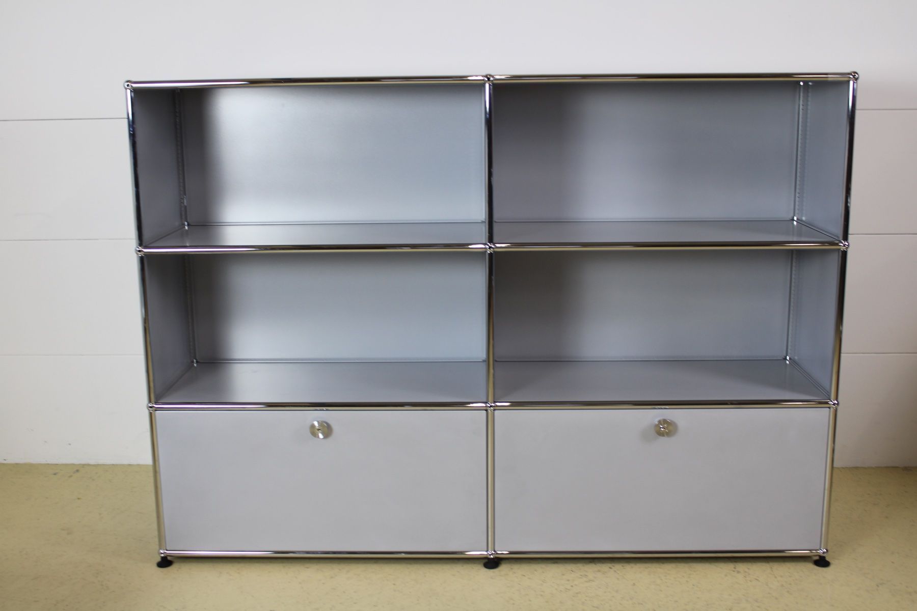 USM Cassettiere: USM Sideboard in Mattsilber – Usato da Meinisberg venduto da atelier_TILIJA