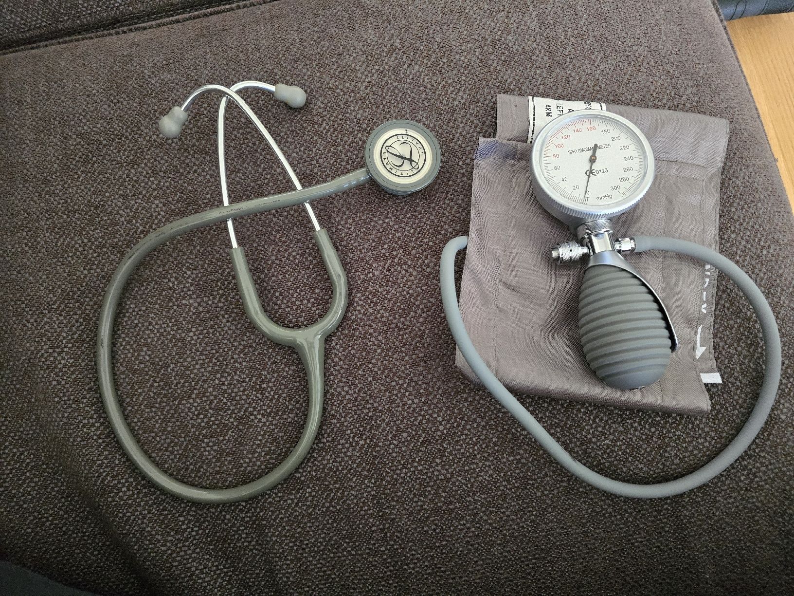 Medizinische Geräte: Stethoskop und Blutdruckmessgerät Set – Neu (gemäss Beschreibung) aus Niederwangen BE von fur_p6fq 2