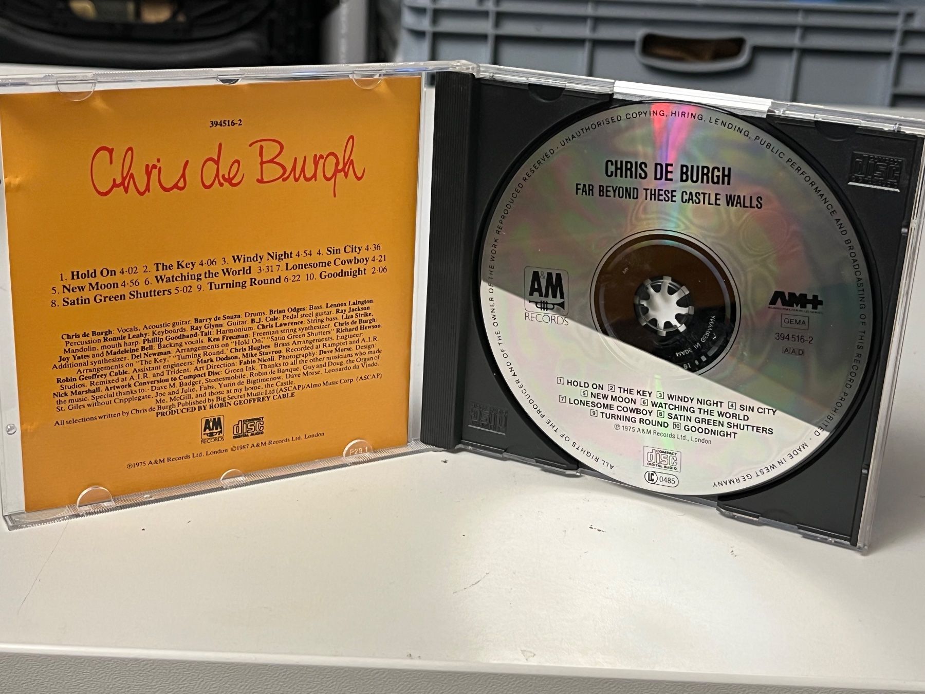 CD: Chris de Burgh - Far Beyond These Castle Walls - HH21B – Usato da Küsnacht ZH venduto da swisssales.net 2