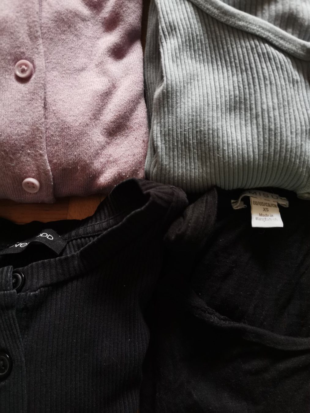 Lotti di vestiti: Dünne Jackli und T-Shirt Gr. S – Usato da Basel venduto da grandfamily 1