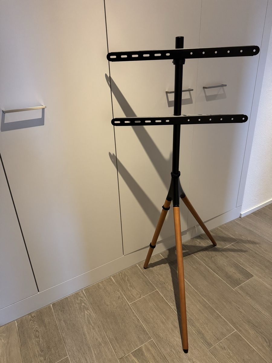 Wandhalterungen: TV Ständer Bodenständer 35"-75" – Gebraucht aus Dietlikon von rogd