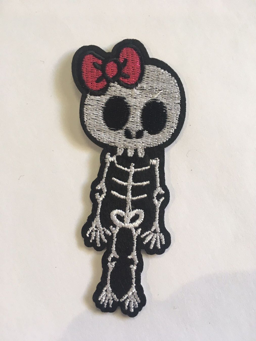 Plaketten & Abzeichen: Skelet Girl Badge – Neu und originalverpackt aus Ostermundigen von Mcone