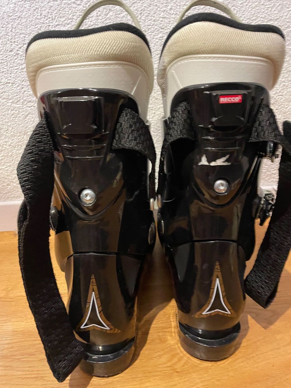 Atomic Scarpe da donna: Atomic Damenskischuhe Grösse 25.5 – Usato da Oberhofen Thun'see venduto da bluefootedboby 1