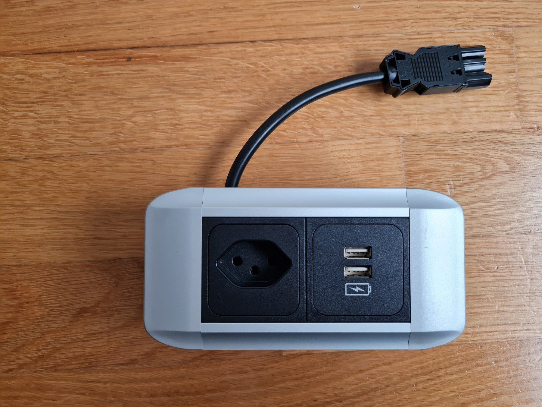 Spine: 28x Einbausteckdose A&H Meyer - NETBOX Line 1x CH 2x USB – Nuovo e nell'imballaggio originale da Nottwil venduto da Norex 1