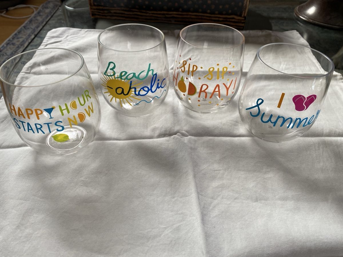 Bicchieri: Summer Themed Plastic Wine Glasses Set, 4x, New – Nuovo e nell'imballaggio originale da Buttikon SZ venduto da Maxwelltime