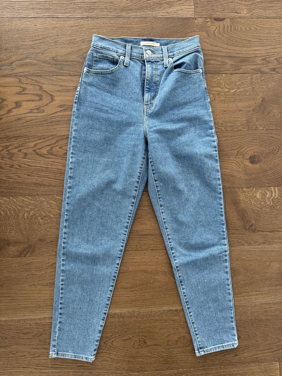 Levi's Jeans: Levi‘s High Waisted Mom Jeans – Nuovo e nell'imballaggio originale da Meilen venduto da nic_77cd