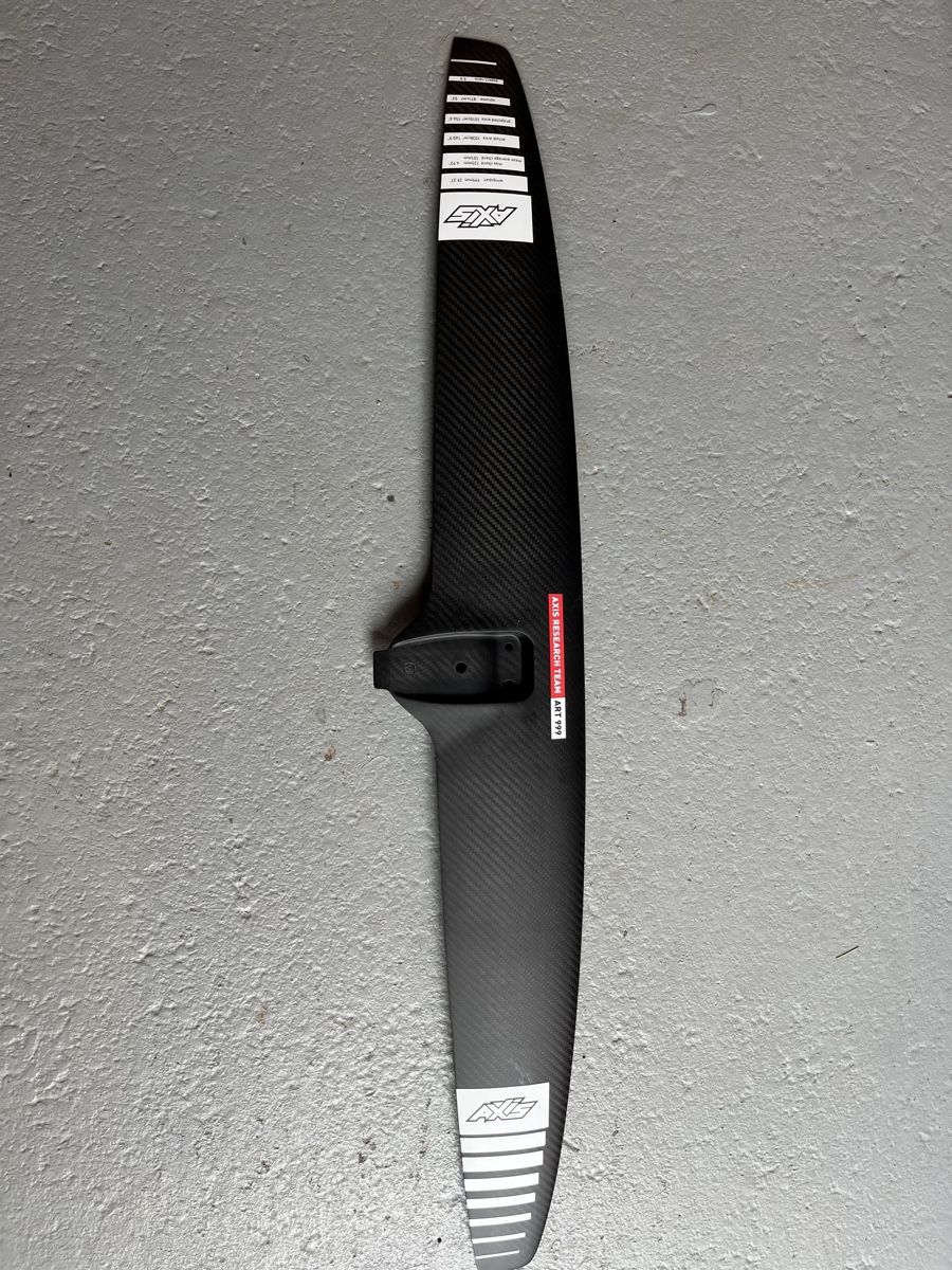 Axis Surfboards & Schwimmbrette: Axis Frontwing Black Series Art 999mm – Neu und originalverpackt aus Nidau von stupd