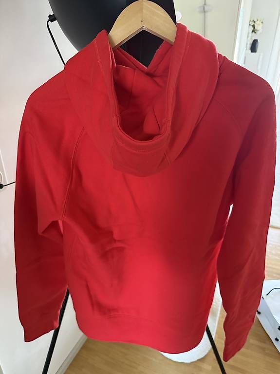 Nike Pullover & Sweatshirts: Nike Pullover – Gebraucht aus Schlieren von pde_l8td 1