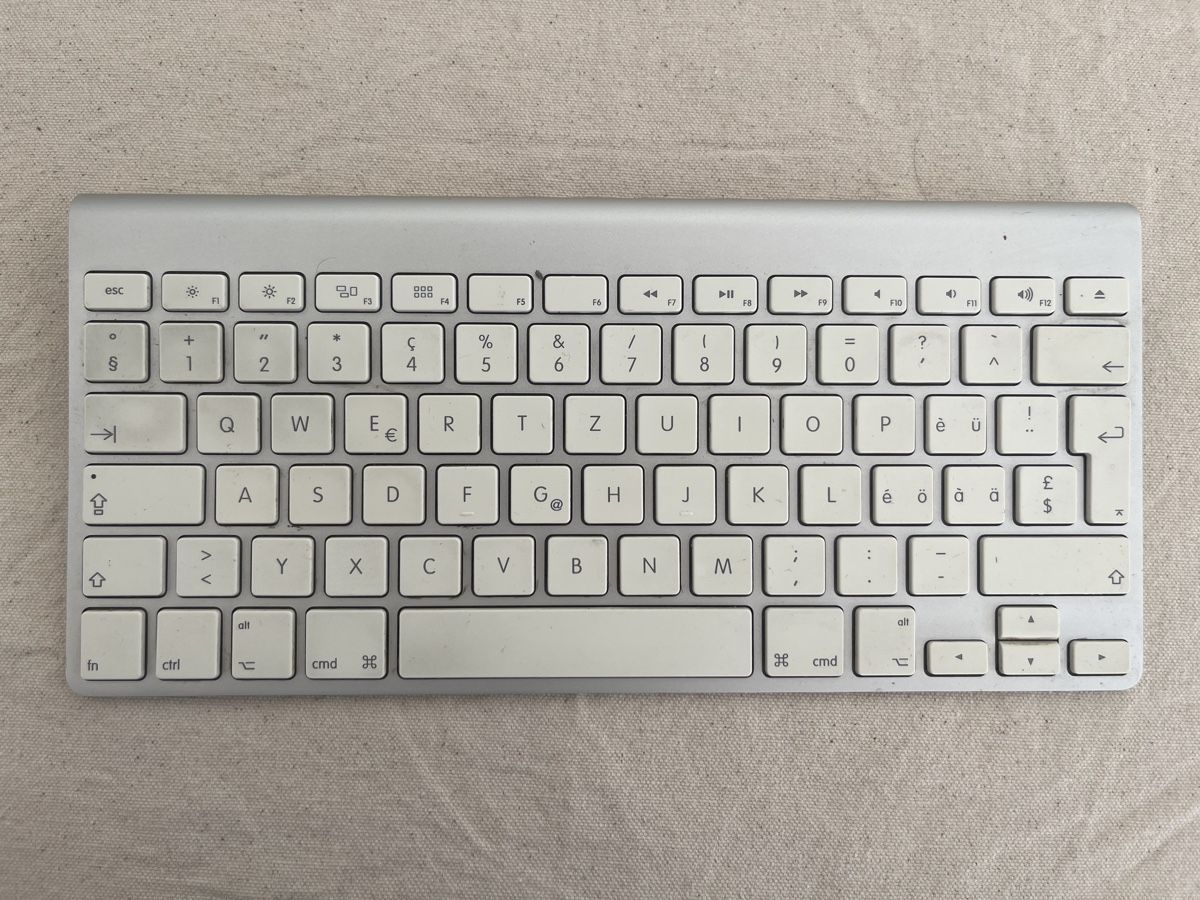 Apple Tastiere: Alte Apple Wireless (Bluetooth) Tastatur – Usato da Zürich venduto da Franksalamanca
