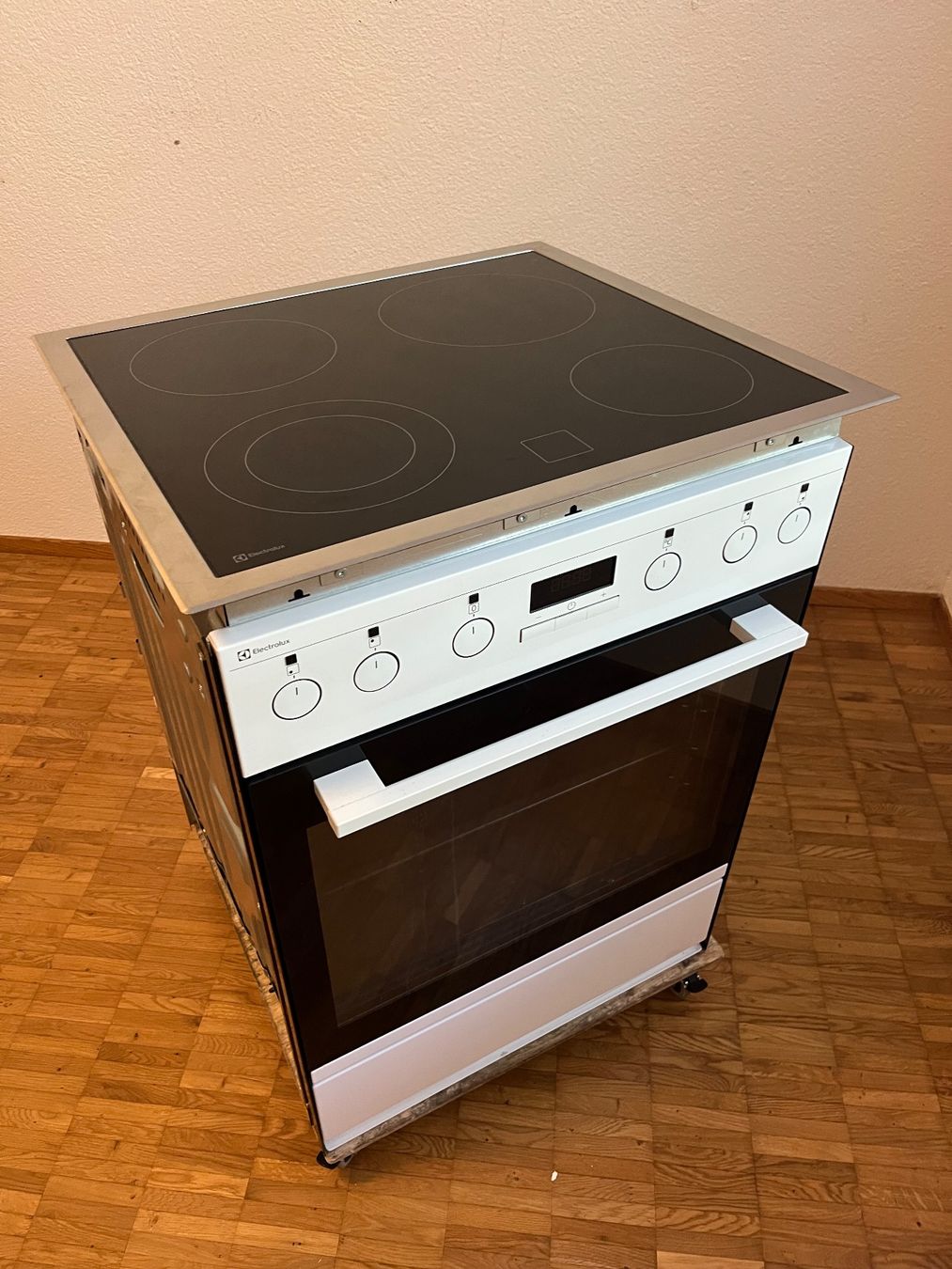 Electrolux Forni: Backofen + Glaskeramik von Electrolux – Usato da bern venduto da sanducci 1