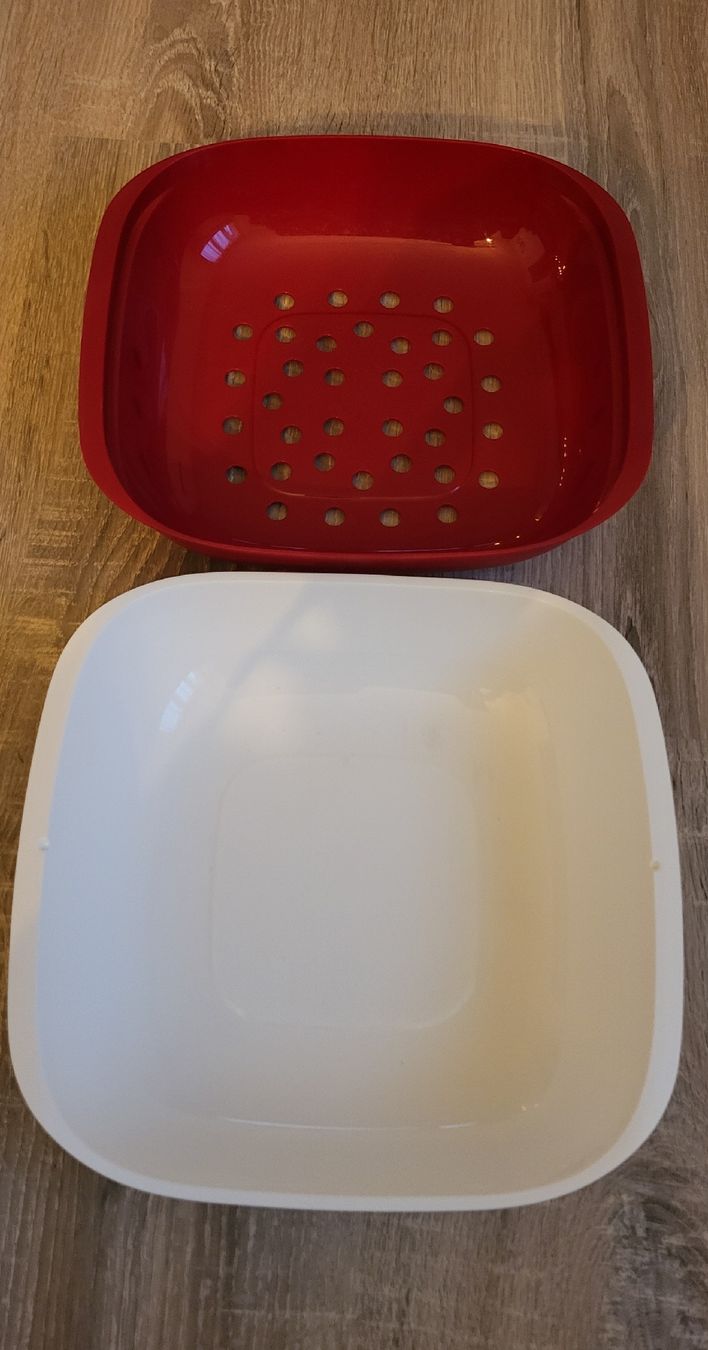 Tupperware Contenitori & Simili: égouttoir Tuperware + 2 récipients silicone pour micro-onde – Usato da Plagne venduto da pnz75 2
