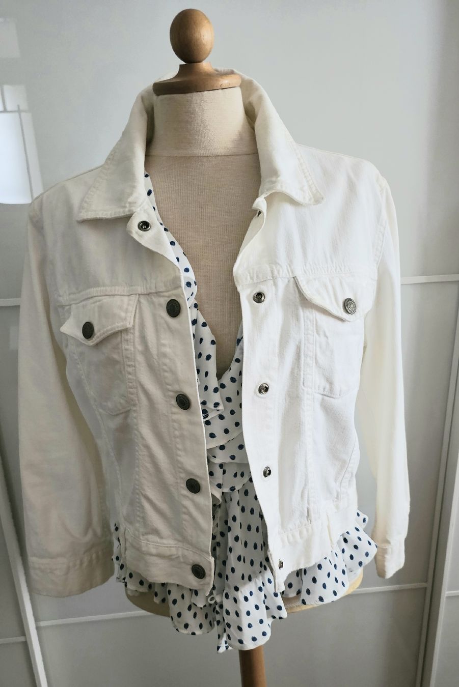 DKNY Giacche: DKNY weisse kurze Jeansjacke – Nuovo (secondo la descrizione) da Olten venduto da Magnum2001
