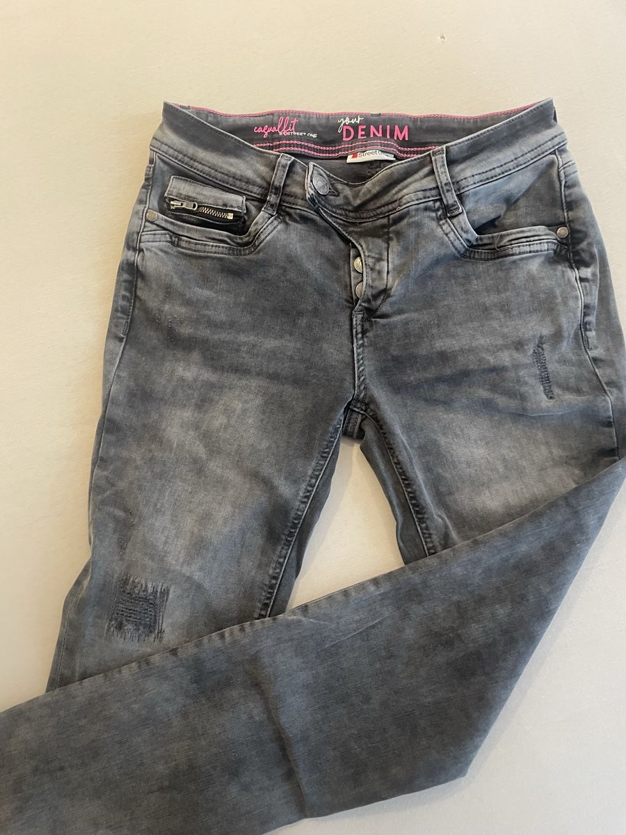Jeans: Dunkelgraue Jeans Grösse 36 – Usato da Appenzell venduto da dan_25rp