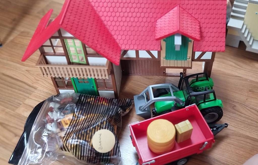 Giocattoli: Bauernhof Playmobil mit Traktor  – Usato da Biel/Bienne venduto da sheila7002