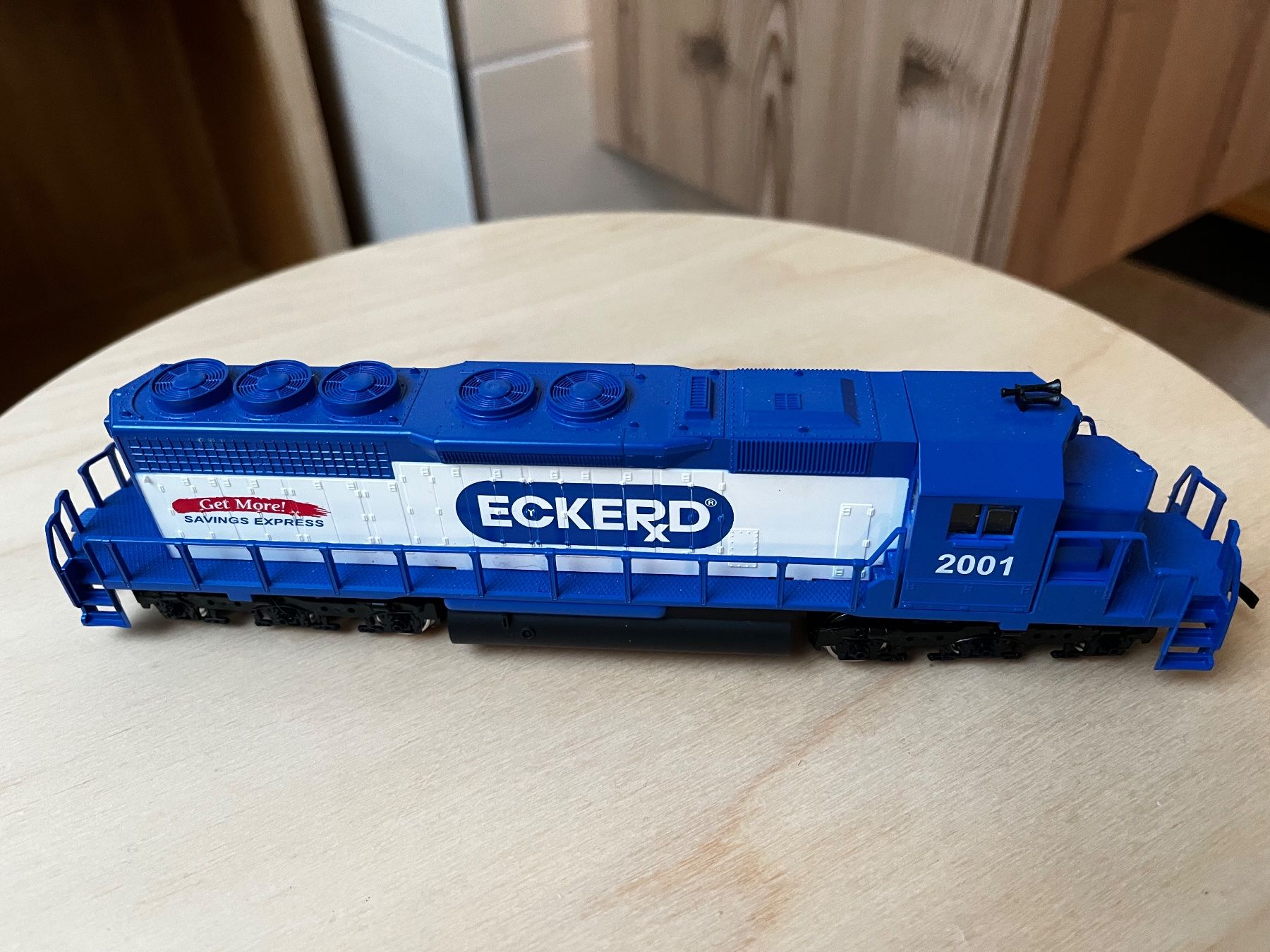 Mehano Modellini di ferrovie: Mehano EMD USA Loco "Eckerd" – Usato da Mollis venduto da zurichakos 1