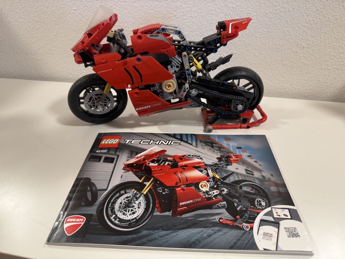 Technics Baukästen: Lego Technic Ducati Panigale V4 R 42107 Set – Gebraucht aus Eschlikon TG von Montykokino 1