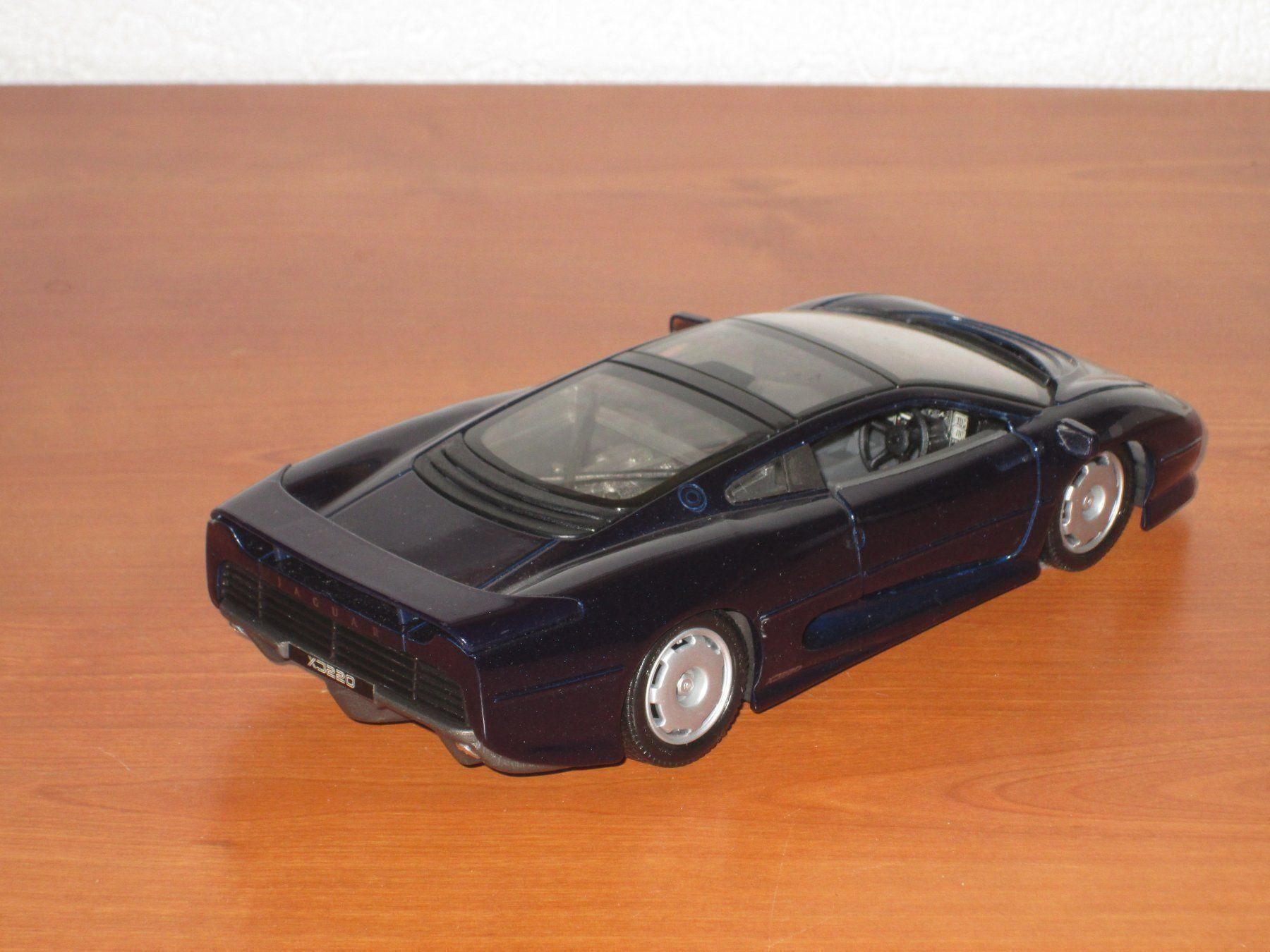 Maisto Modellini d'auto: Maisto JaguarXJ220  1/24 – Usato da Bonfol venduto da zagato43e 1