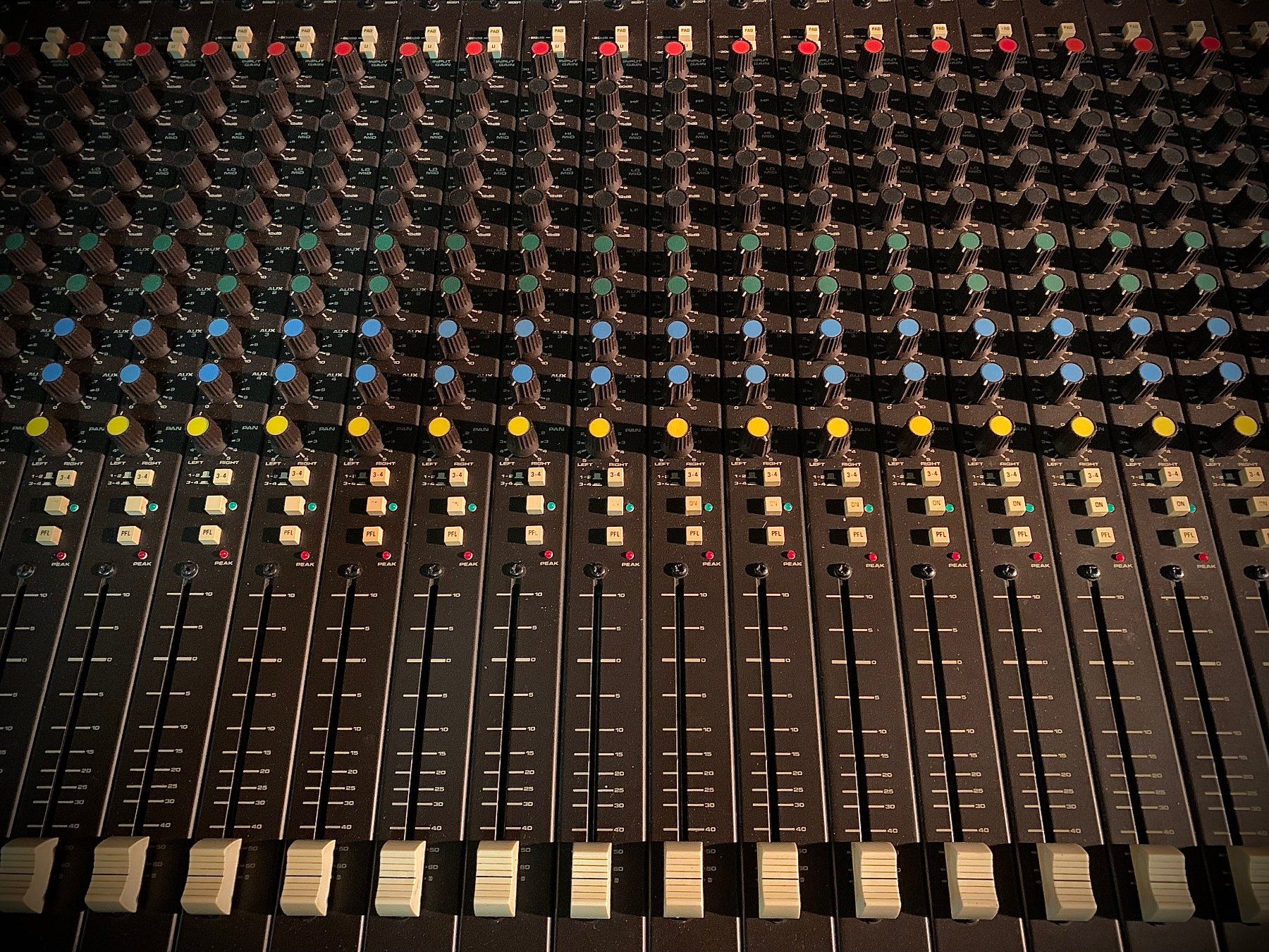 Soundcraft Console di mixaggio: Mixer Soundcraft 200SR 24/4/2 avec Flightcase – Usato da La Chaux-de-Fonds venduto da Simone1180 1