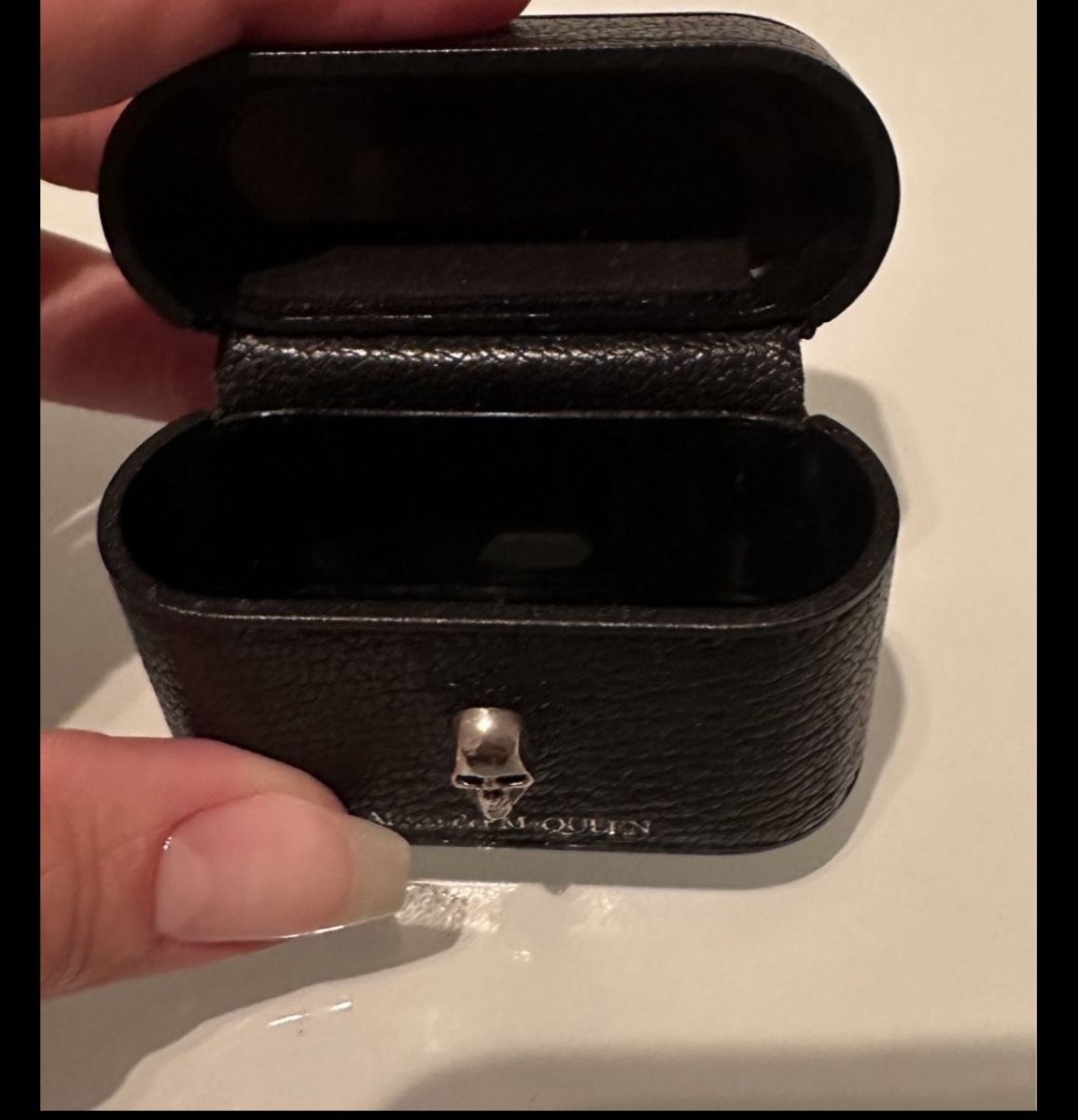 Altro in Decorazioni & Accessori: Original Alexander McQueen  pour AirPods – Nuovo (secondo la descrizione) da Peseux venduto da camosport 1