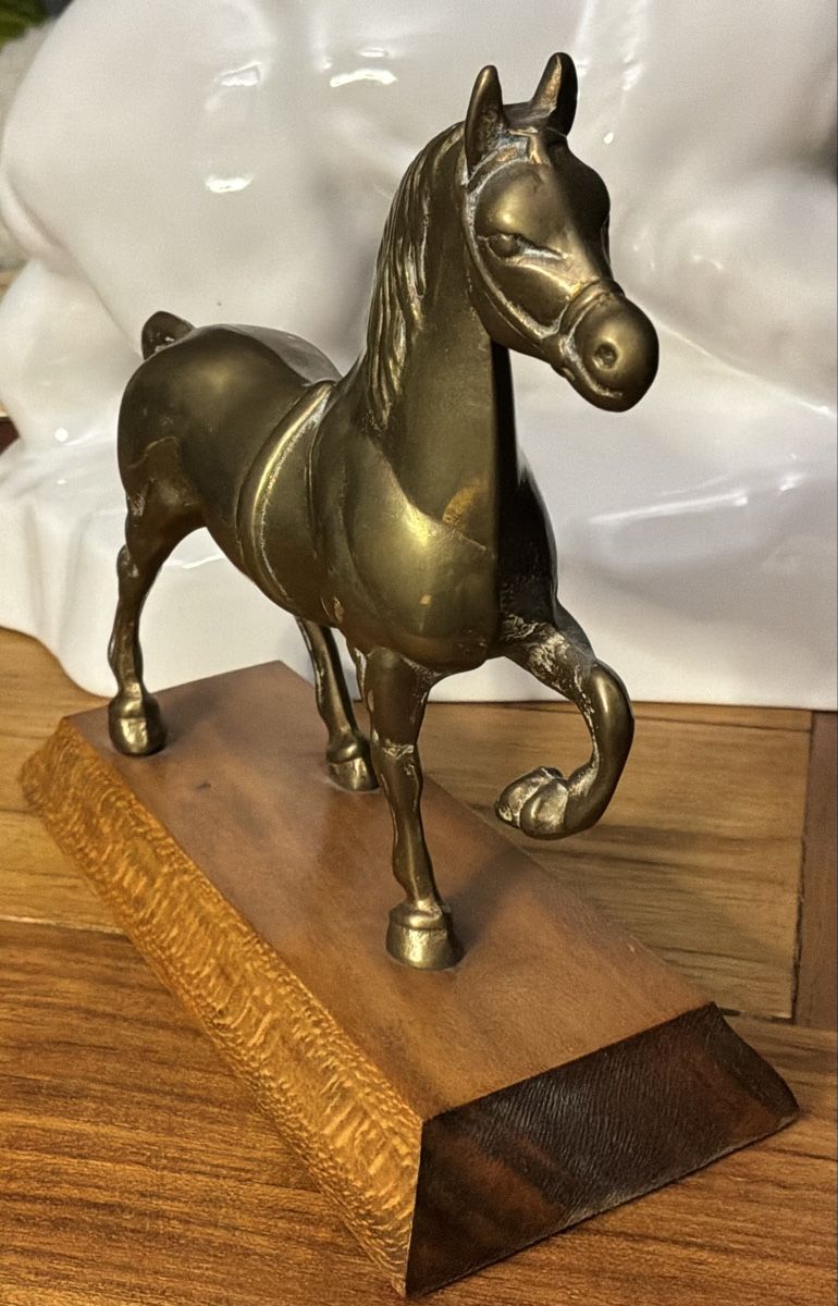 Figurines: Klassischen Vintage-Messingfigur eines trabenden Pferdes – D'occasion à Basel par Lithoklast 2