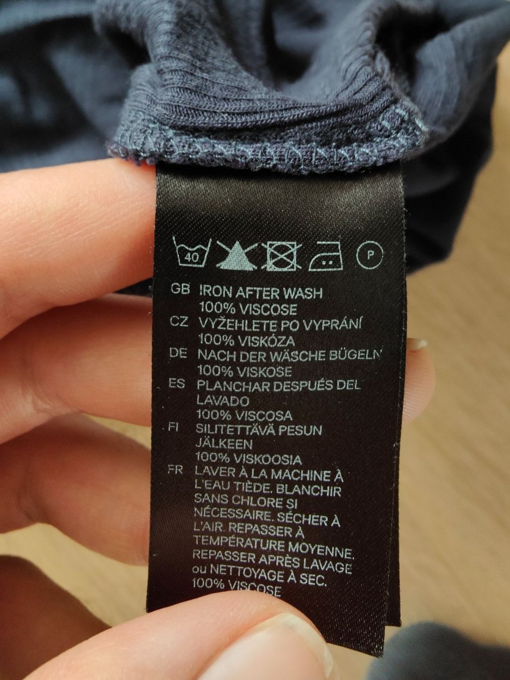 H&M Top: Damen Top Basic Dunkelblau Größe S | H&M | 100% Viskose – Usato da Birmensdorf ZH venduto da LucaToni02 2