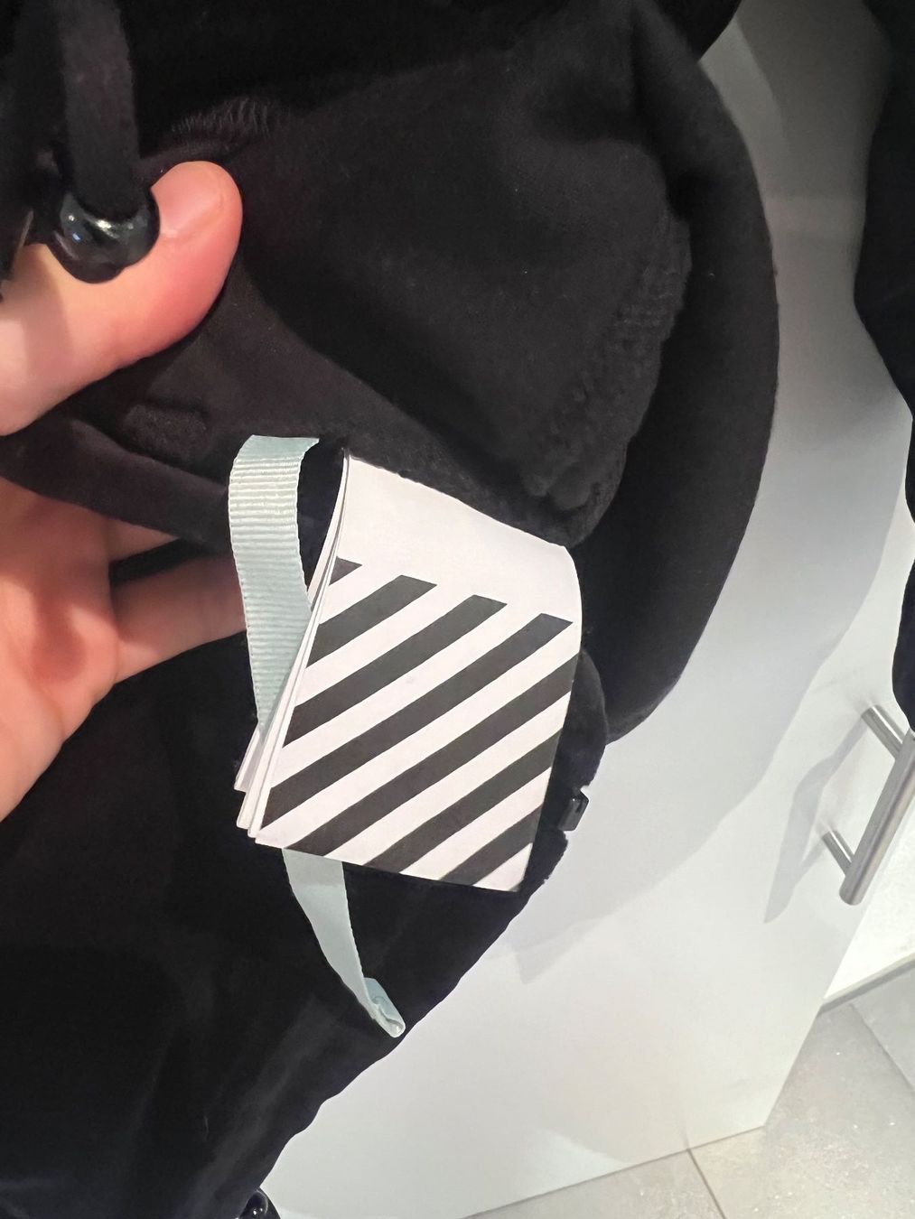 Off-White Pullover & Sweatshirts: Off White Velour Pullover – Gebraucht aus Dielsdorf von Anthony111 5