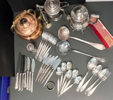 Grand lot Couvert / Théière, Carafe en argent / inox
