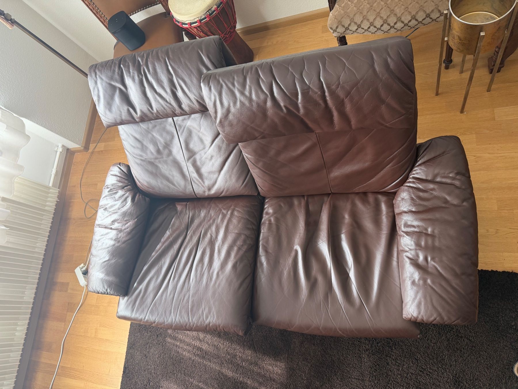 Divani: Wohnzimmer-Set: Echtleder-Sofa (2x2er Relaxfunktion)+Hocker – Usato da Binningen venduto da Tellbier 2